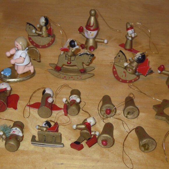 23 Vintage Gold Erzgebirge Volkskunst Wood Christmas Tree Ornament Lot Germany - Picture 1 of 5